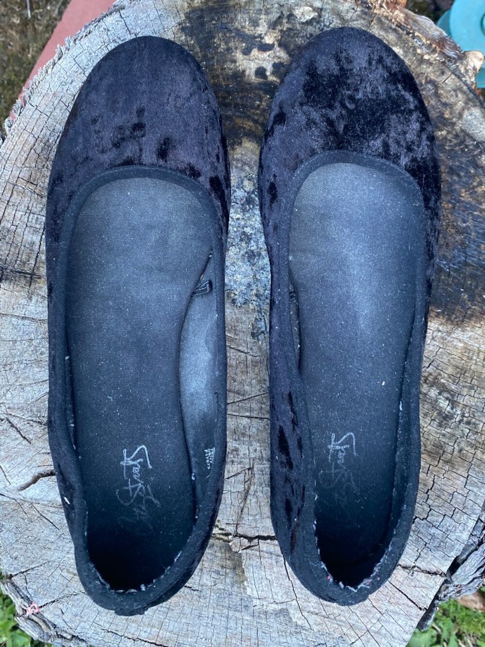 City Streets Black Velour Ballet Flats Size 8.5